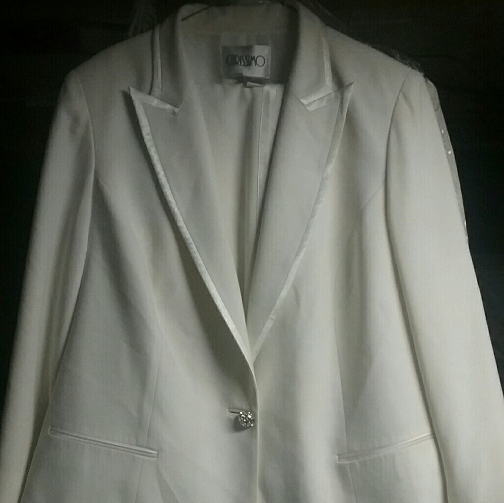 Like New Ladies White PantSuit Size 18W